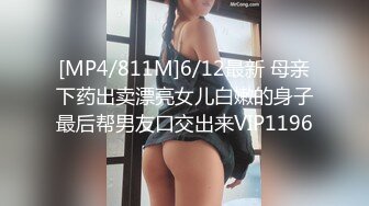 小伙直接闯入办公楼女厕近距离偷拍两位眼镜妹子的小黑鲍