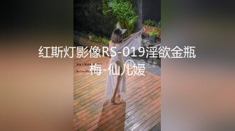 高顏值苗條白嫩美少女網紅挑逗送餐小哥啪對白刺激