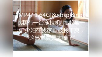 美妞一边吃着大鸡巴一边拿着手机对着镜子自拍