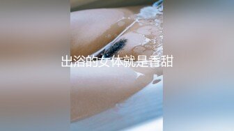 【新片速遞】&nbsp;&nbsp;❤️极品反差婊❤️平胸小美女与男友爱爱，后入抱着她狂艹，无套插嫩逼，近距离拍摄，超级刺激！[194.76M/MP4/00:04:19]