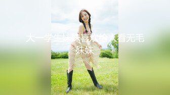 大神KFC商场偷拍 极品混血美女长得超美，黄色半透明内尿湿了一块