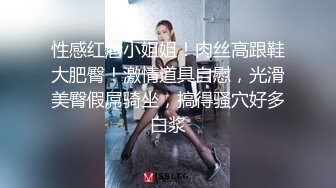 大奶老婆又开始给自己保养鞋了 拿鞋拼命摩擦龟头全射鞋里 当然回报就是可以内射骚逼