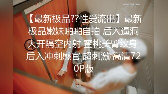 无敌美少妇全程露脸勾搭狼友，性感风骚完美展示好身材，揉奶玩逼伸着舌头要舔狼友鸡巴，被大哥按着头草嘴