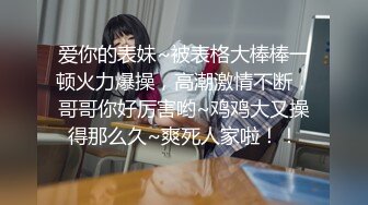 长发女白领的鲜嫩多汁的无毛鲍，被超近的镜头捕捉到