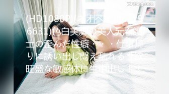 [MP4]小哥和好友一块3P个颜值和身材都不错的美女一边干一边开着手电照