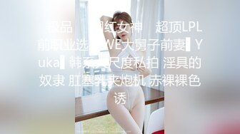 蒙头后入女友，屁股啪啪响