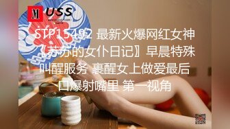 几个不同性感情趣内衣的人妖聚在一起玩3P摸胸前面舔JJ后面吃菊花啪啪玩一起洗白白玩的就是爽