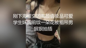 户外勾搭良家小少妇，性情了去厕所搞一下，全裸口交大鸡巴奶头都立起来了，带上套子后入开干，压抑的呻吟