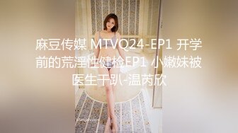 完美胸型的女大学生