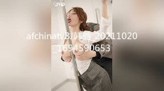 【新片速遞】&nbsp;&nbsp;油头满面的韵味美少妇一个全裸自慰，特写美鲍鱼，道具插穴手指玩穴淫水渗出[822M/MP4/33:15]