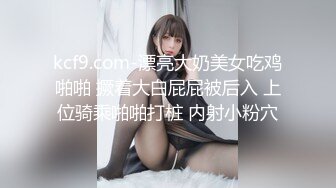 冒死趴墙偷窥房东的女儿洗澡被她家的狗发现了一直叫