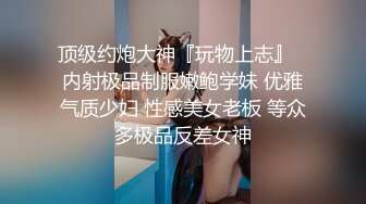 偷窥跟闺蜜逛街爱自拍的JK漂亮小姐姐 裙底没守住被抄了