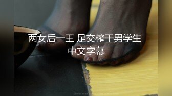 丰满美妖用手机自拍自己淫荡被偷窥忍不住拿出大鸡吧插进嘴里含着吃后入进洞口爆