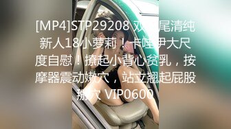 [MP4/ 123M] 漂亮美女3P 一白一黑两根大肉棒 还是选择黑祖宗的插逼 另一根插嘴 表情很舒坦