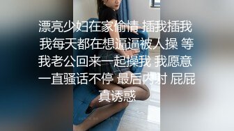 后入女友和闺蜜的两个穴，两种淫液的润滑