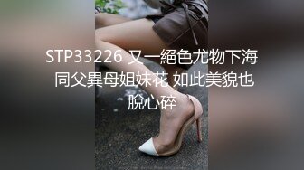 朱X慈《极品泄密魔手外购》近水楼台先得月第五期！厕拍达人女厕偸拍校内研究生女同学方便多角度~