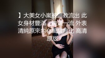 大叔和眼镜小萝莉妹妹，坐在浴缸边上，这姿势顶呱呱，‘爽不爽’，爽，‘贱不贱’，贱，女主真甜！