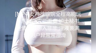 极品美腿吊带白丝，猛扣多毛骚穴，美女很享受直浪叫，吸吮大屌扶着插入，主动骑乘爆插骚的很1