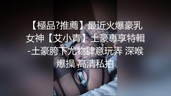 烫发小伙有这样的女友真的是幸福死了，还配合男友用手机拍摄嗨死了