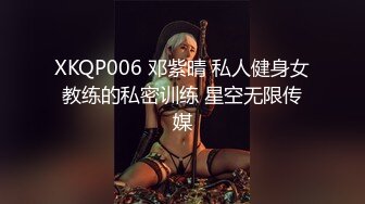 躲在窗外偷拍颜值不错的美眉洗澡澡