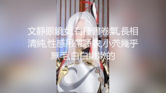 推荐大白美乳小阴唇粉穴极品妹纸可惜不露脸，撩起衣服露奶子好柔软，特写手指摩擦嫩穴，洞洞非常小搞的很湿