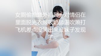 偷窥少妇老公不在手指猛插自慰