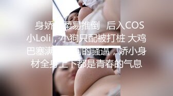 游乐场女厕偷窥破洞牛仔裤美女白嫩的大屁股和小黑鲍