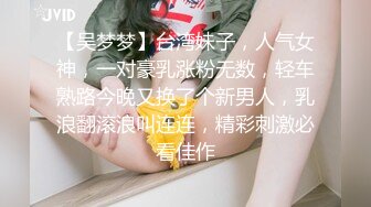 爸爸来了骚女儿很高兴，全程露脸沙发上激情还给舔逼呢，骚女儿把爸爸的鸡巴舔起来压在身下激情抽插好骚啊