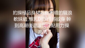 兔女郎装扮性感黑丝无毛白虎妹子自慰，退下衣服露大白圆润美乳，揉捏近距离特写掰穴，手指扣弄高潮出水