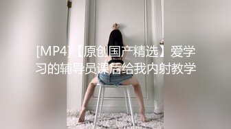 《极品女神??福利》穷人女神富人母狗，硅胶娃娃般极为罕见白虎一线天馒头粉屄高颜值美女沦为金主性奴紫薇啪啪相当反差