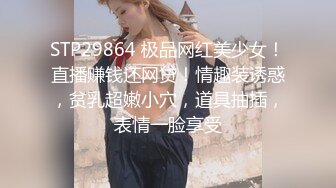 大奶熟女阿姨 啊啊 不要 不能叫隔壁门听到 老绿帽叫来两个哥们在家伺候老婆 让无套内射