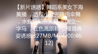 《极品CP魔手外购》坑神潜入某单位女厕实拍超多漂亮小姐姐方便，前后位逼脸同框，各种性感诱人毛毛逼 (22)