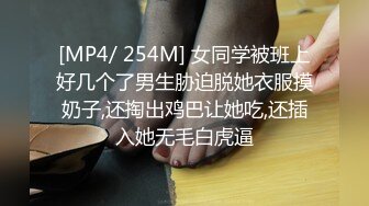 小骚货跪着口交