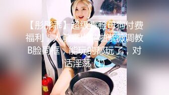 女D颜值不错肉肉身材大奶妹子自慰，慢慢脱掉露奶揉搓大黑牛震动抽插