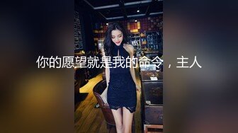 八块腹肌男需要两根大屌才能满足,轮番上阵终于把他操喷了