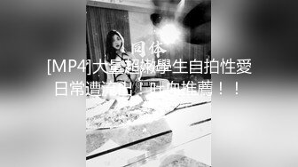 两个轻熟女姐妹花全程露脸跟狼友大秀发骚，淫声荡语互动撩骚，吃奶抠逼自慰呻吟，撅着大屁股求草精彩别错过