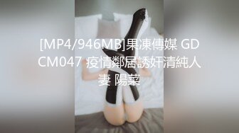 国产小哥哥大战双飞极品韵味十足轻熟女，一老一少轮换着操逼啪啪，性福的天堂