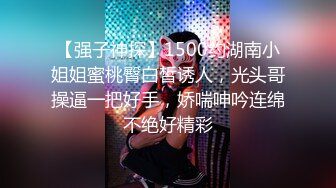 被抓着头发后入猛干都还不忘拿着手机自拍