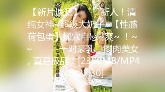 40岁熟女约我，边打游戏，一边被我后入