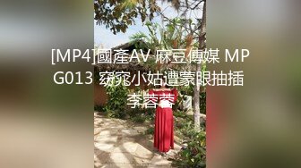 潜入单位女厕 多角度偷拍漂亮嫂子的小黑鲍