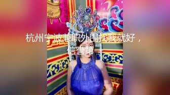 图书室学习的女孩,看她从包里拿了一包纸巾出来,我就知道她要去厕所了,赶忙尾随拍她逼