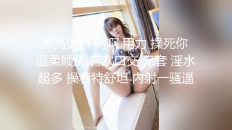 超级巨乳女优用奶子按摩道具　比基尼包不住了