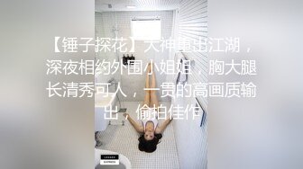 在家里和老婆玩耍